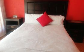 Mbele'S Home Stay
